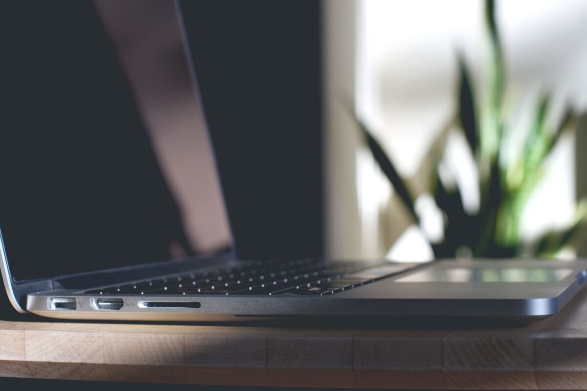 Nettoyer votre clavier en toute sécurité : méthode simple, efficace et sans risque pour vos touches